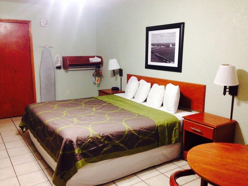 Super 8 By Wyndham South Padre Island Hotel Exterior photo