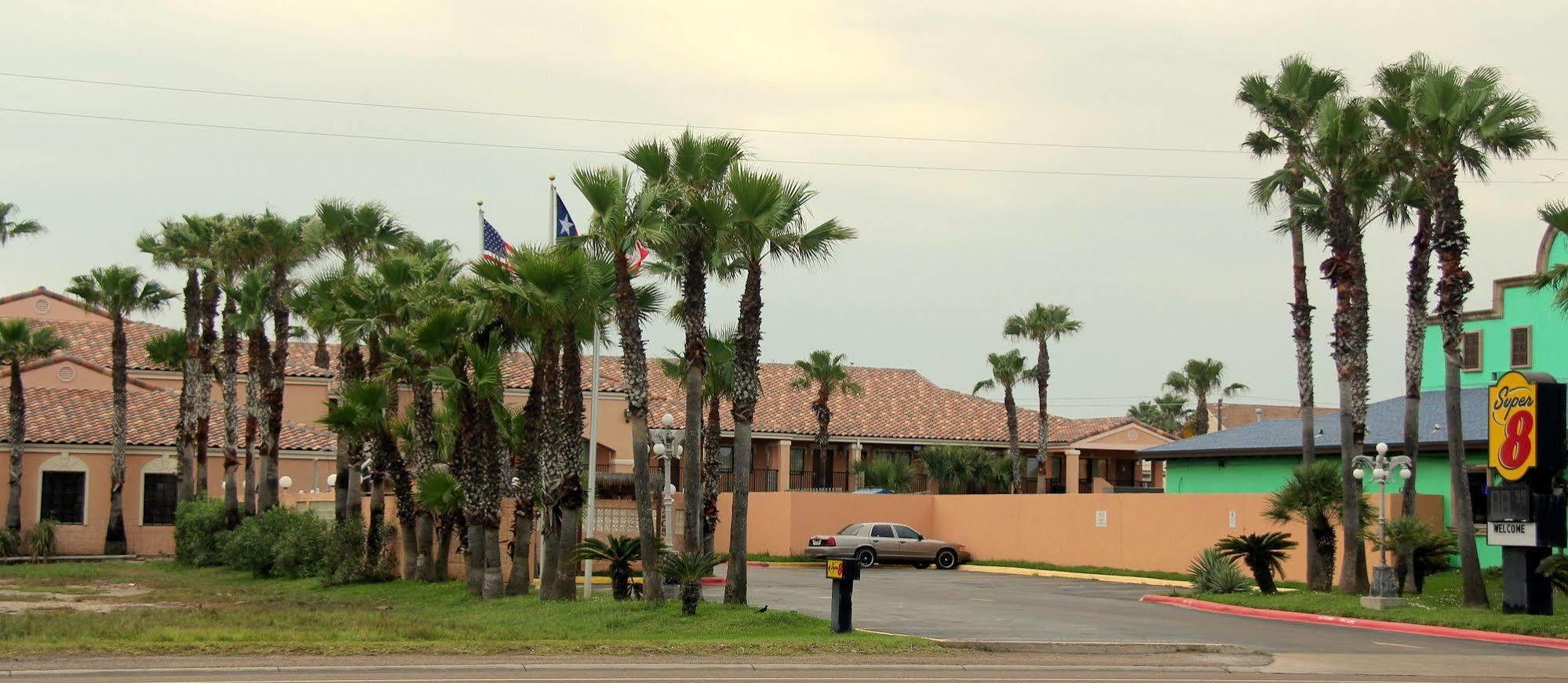 Super 8 By Wyndham South Padre Island Hotel Exterior photo